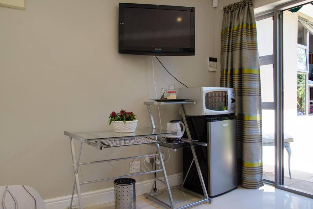 Echo Friendly Sunny Contemporary Garden Flat Apartment เคปทาวน์ ภายนอก รูปภาพ