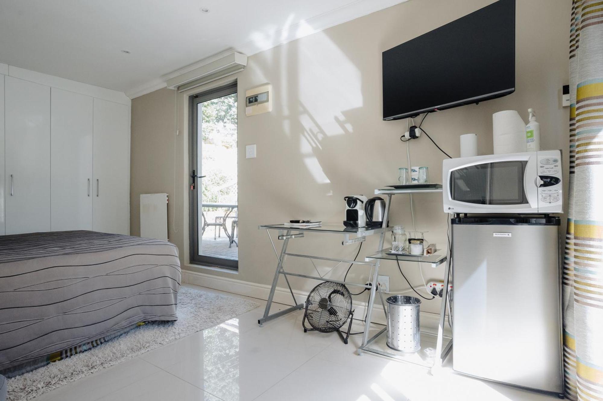 Echo Friendly Sunny Contemporary Garden Flat Apartment เคปทาวน์ ภายนอก รูปภาพ